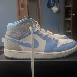 Jordan 1 University Blue Mids